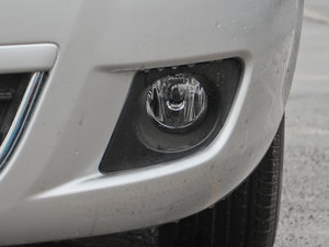 2013款1.6L 手动科技型天窗版 前雾灯