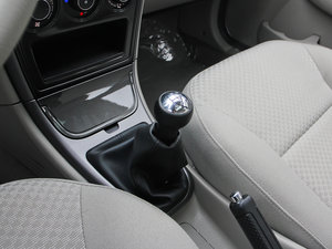 2013款1.6L 手动科技型天窗版 换挡杆