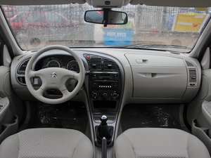 2013款1.6L 手动科技型天窗版 内饰全景