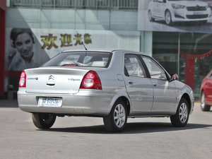 2013款1.6L 自动尊贵版 整体外观