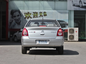 2013款1.6L 自动尊贵版 正后	