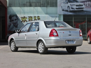 2013款1.6L 自动尊贵版 左后45度