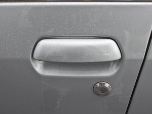 2013款1.6L 自动尊贵版 主驾门拉手