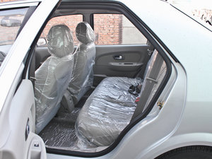 2013款1.6L 自动尊贵版 后排空间