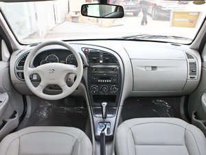 2013款1.6L 自动尊贵版 内饰全景