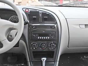 2013款1.6L 自动尊贵版 中控台