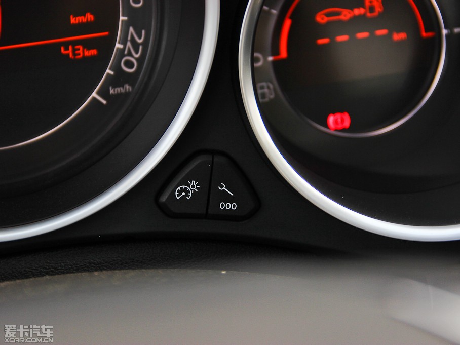 2014ѩFC4L  1.8L Ԅӄ