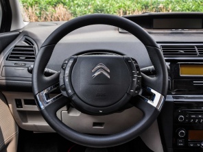 東風雪鐵龍2014款新世嘉三廂