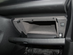 2014款1.6THP 自动尊贵型 手套箱