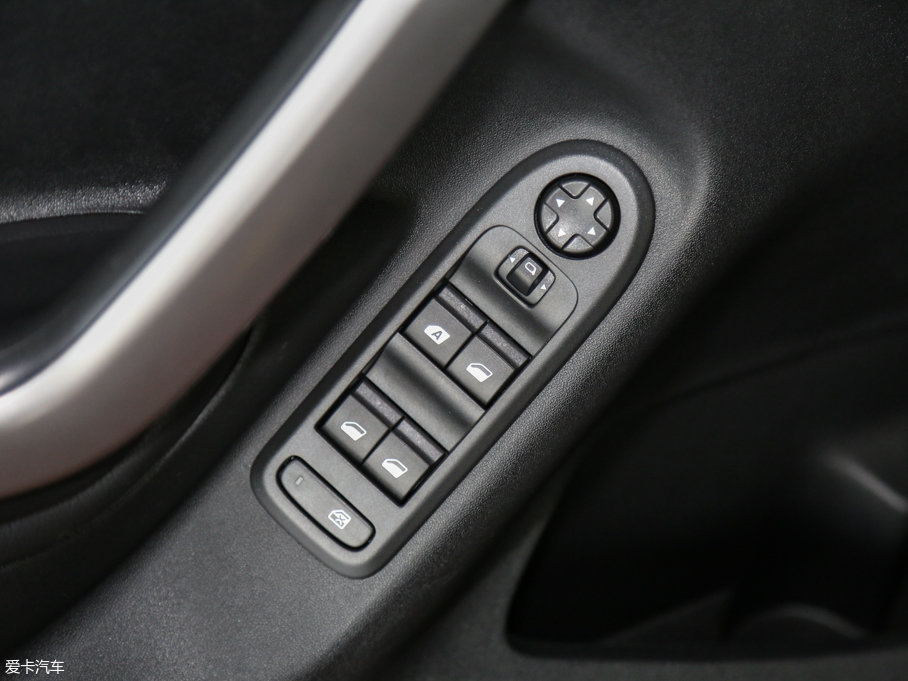 2015��ѩ�F��C3-XR 1.6L �ք�(d��ng)���h��