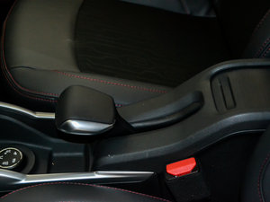 2015款1.6THP 自动智能型 驻车制动器