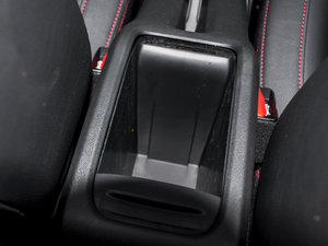 2015款1.6L 自动先锋型 空间座椅