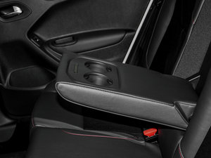 2015款1.6L 自动先锋型 后排中央扶手