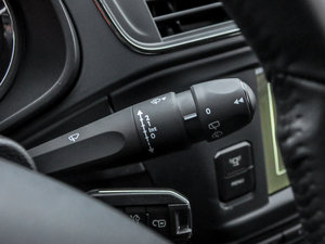 2015款1.6L 自动先锋型 空间座椅
