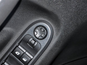 2015款1.6L 自动先锋型 中控区