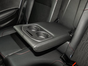 2015款1.6L 自动智能型 后排中央扶手