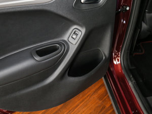 2015款1.6L 手动先锋型 空间座椅