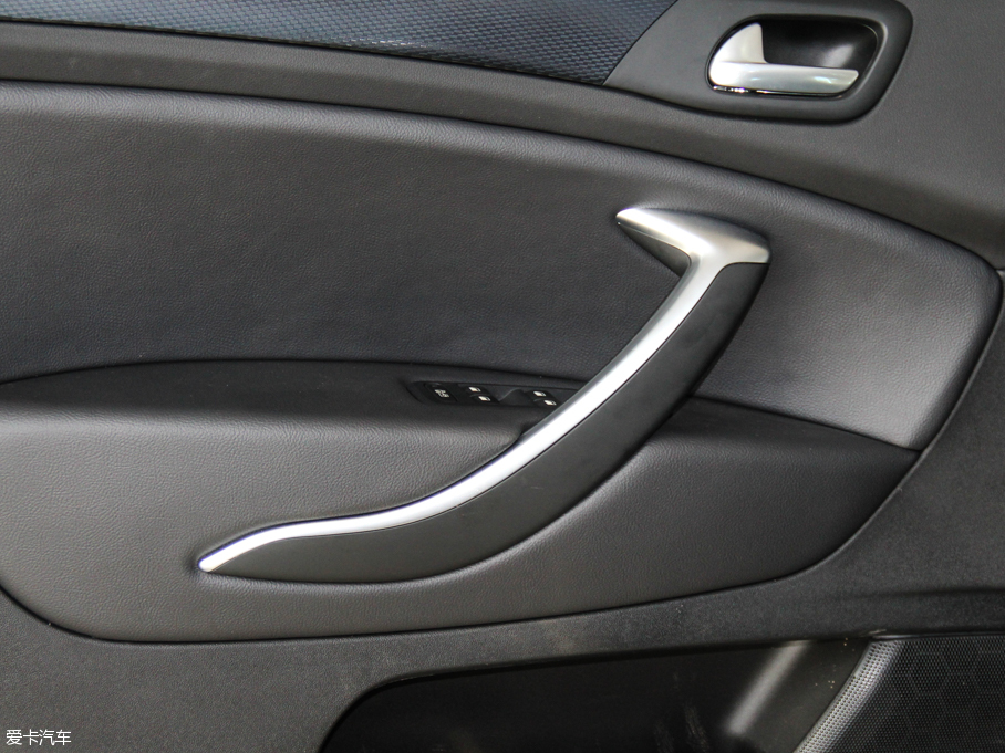 2016ѩFC5 1.8THP ԄF