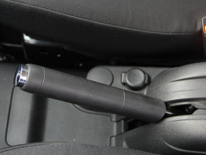 2016款1.6L 手动时尚型 驻车制动器