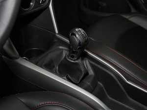 2017款1.6L 手动先锋型 换挡杆