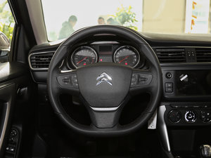 2017款1.6L 手动先锋型 方向盘
