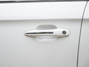 2017款230THP 自动智能型 主驾门拉手