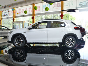 2017款1.6L 手动先锋型 正侧（左）
