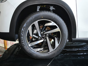 2017款1.6L 手动先锋型 轮圈