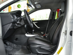 2017款1.6L 手动先锋型 前排空间