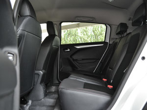 2017款1.6L 手动先锋型 后排空间