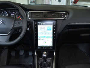 2017款1.6L 手动先锋型 中控台