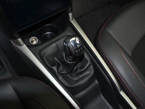 2017款1.6L 手动先锋型 换挡杆