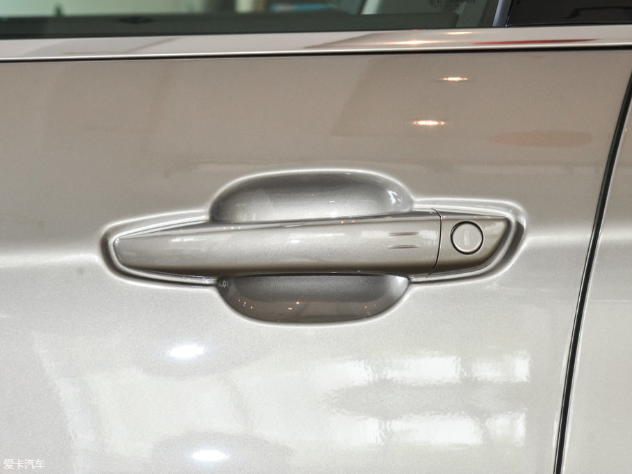 2017��ѩ�F��C5 350THP �ԄӺ��A��