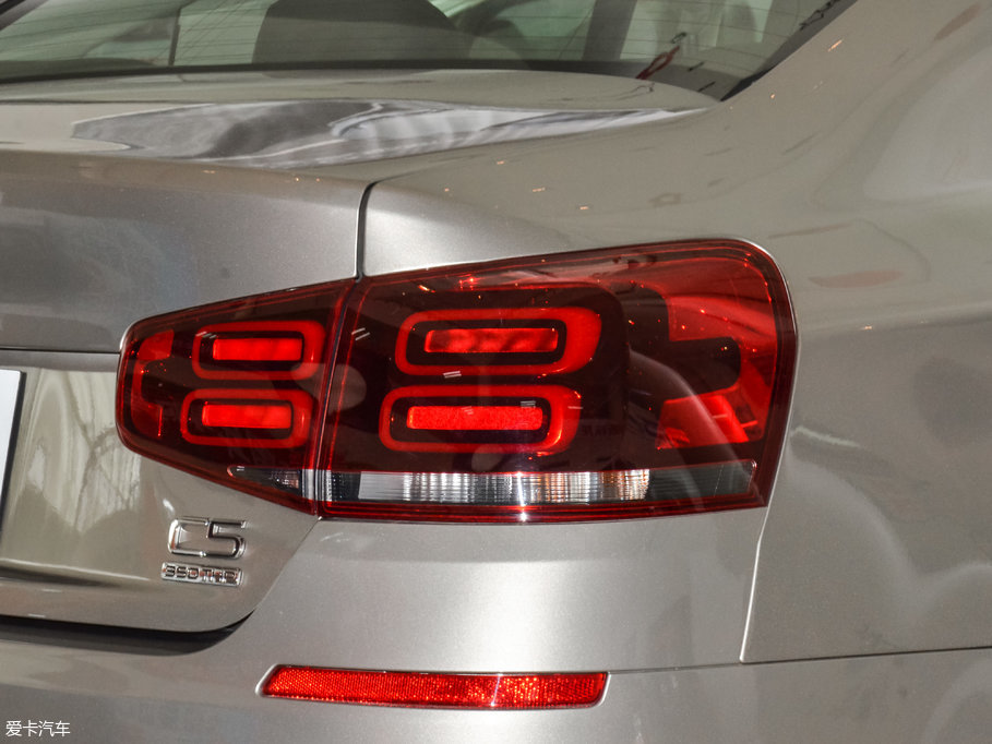 2017��ѩ�F��C5 350THP �ԄӺ��A��