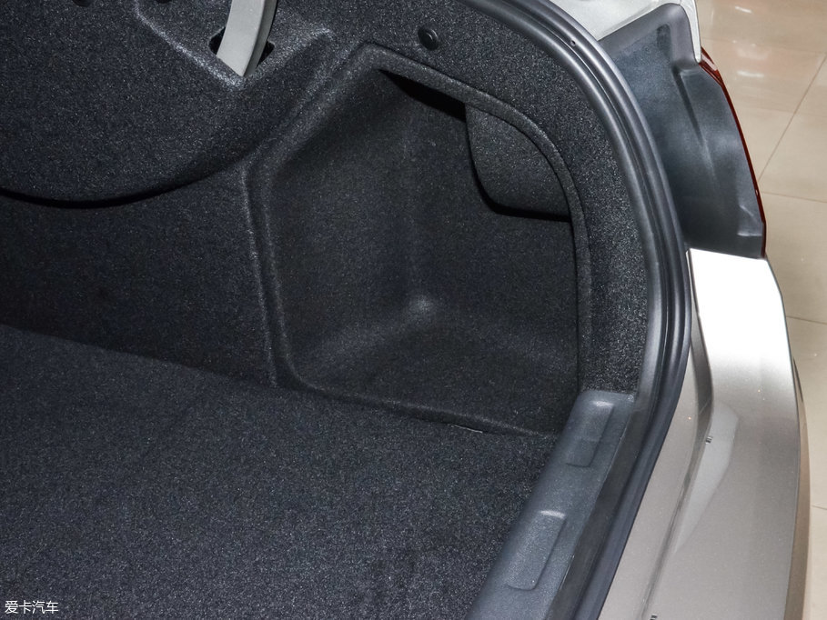 2017��ѩ�F��C5 350THP �ԄӺ��A��