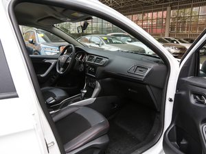 2018款1.6L 自动先锋型 空间座椅