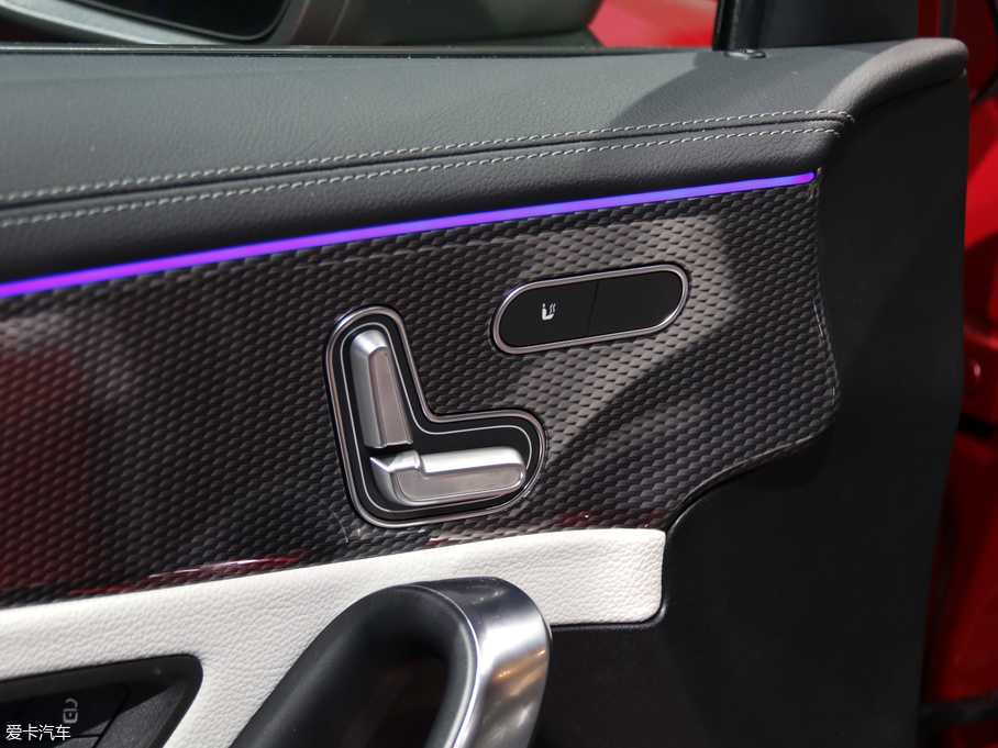 2019YA A 200 L \I܇