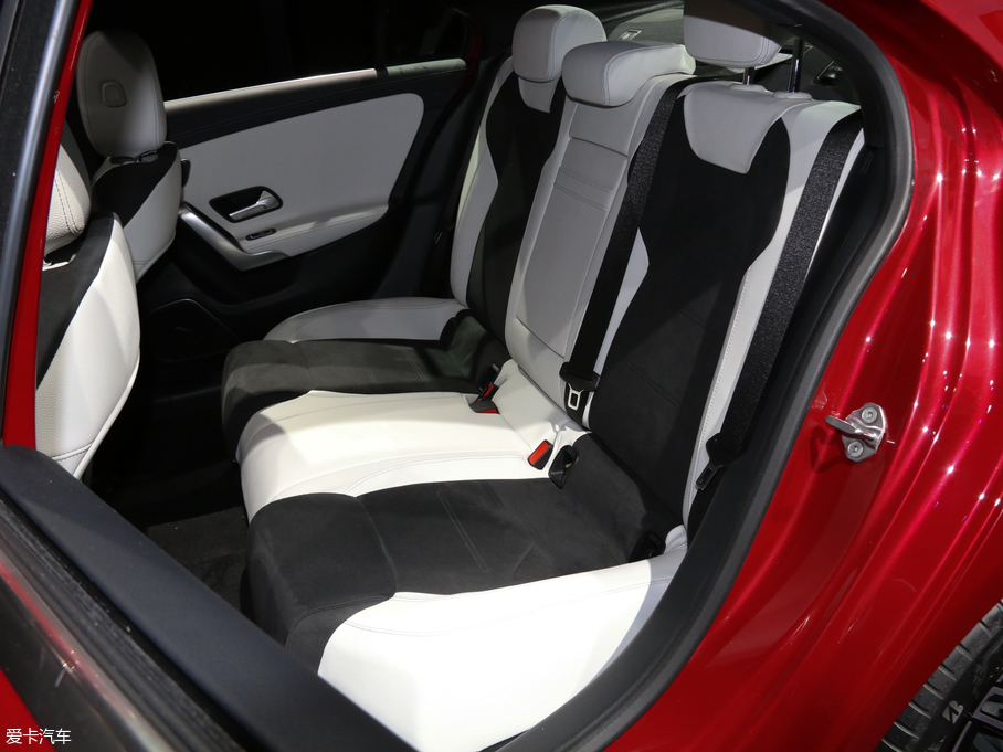 2019YA A 200 L \I܇