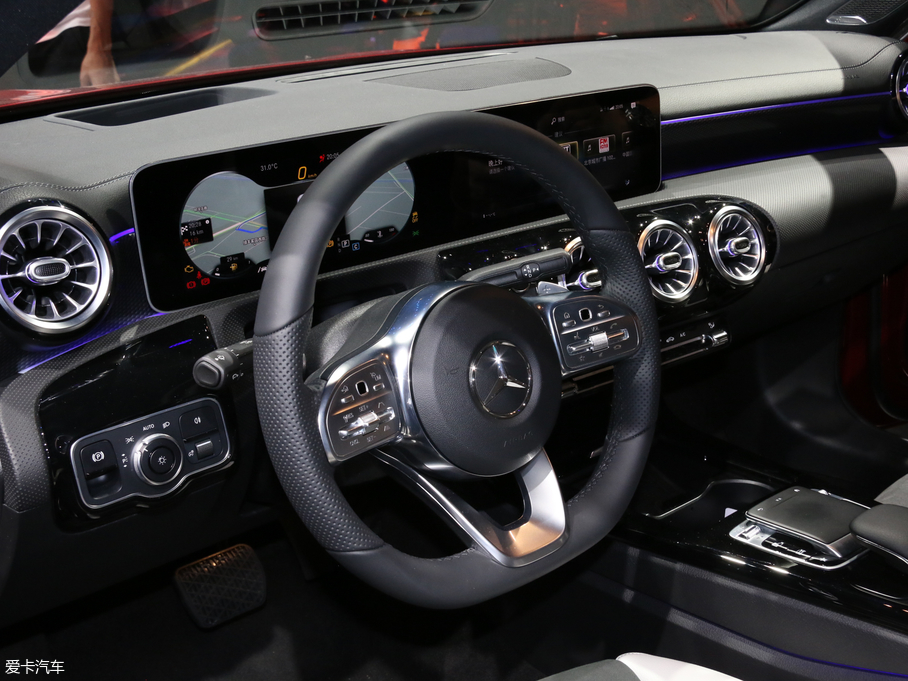 2019YA A 200 L \I܇