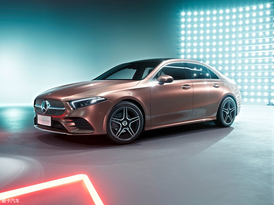 2019YA A 200 L \I܇