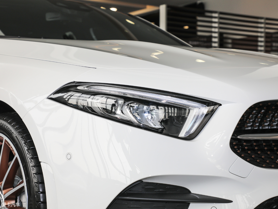 2019YA A 200 L \I܇؄e