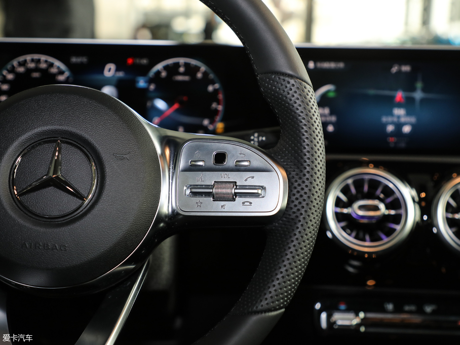 2019YA A 200 L \I܇؄e