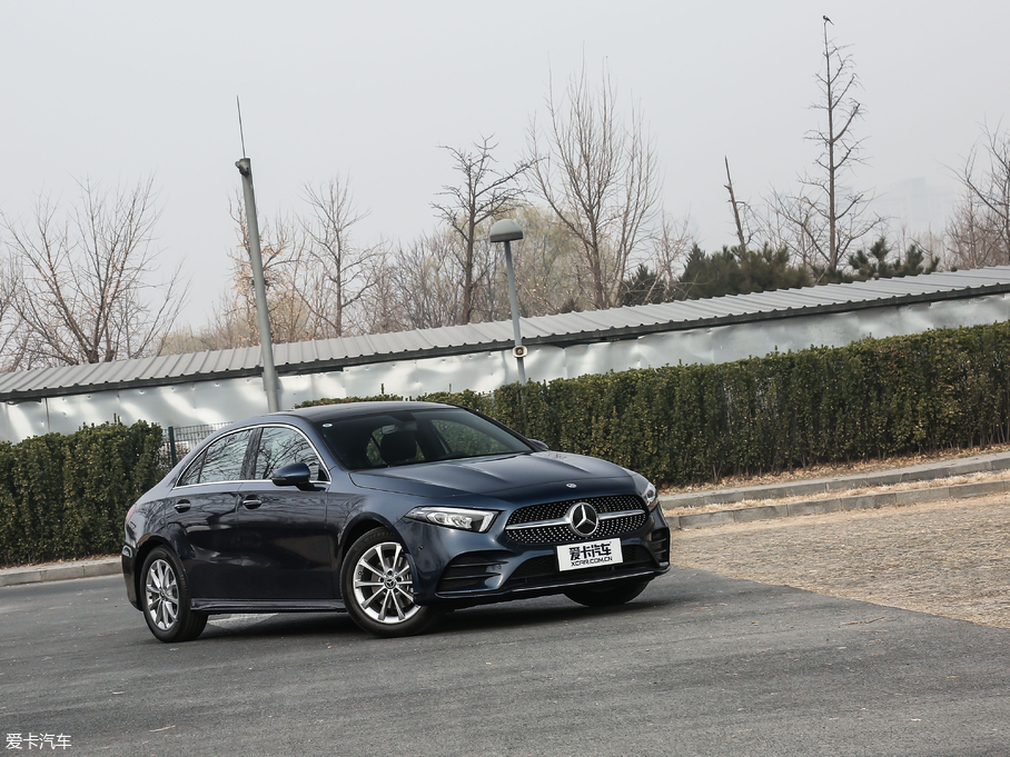 2019YA A 200 L \I܇