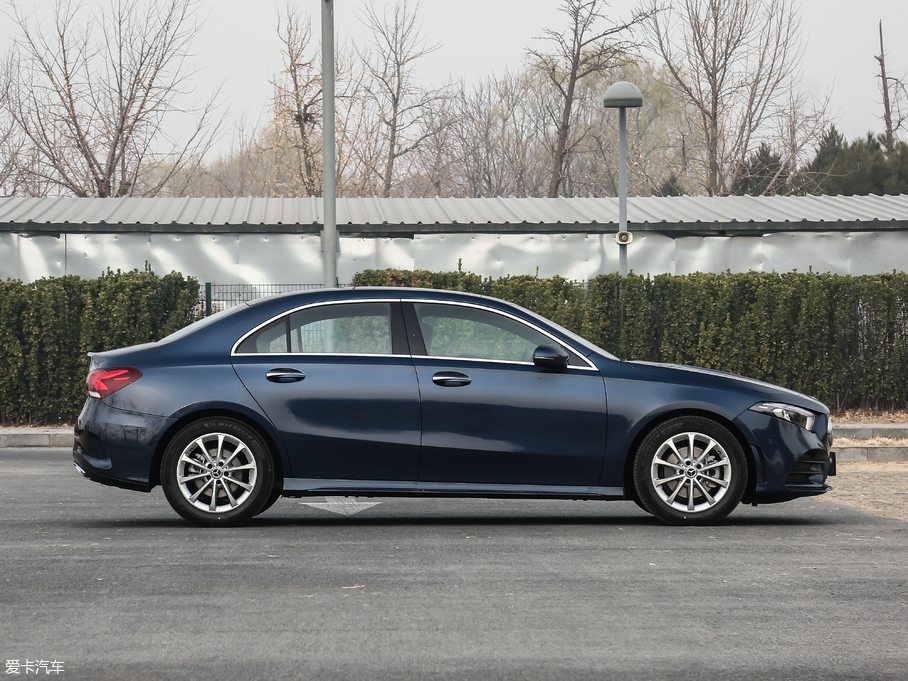 2019YA A 200 L \I܇