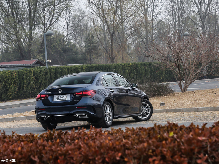 2019YA A 200 L \I܇