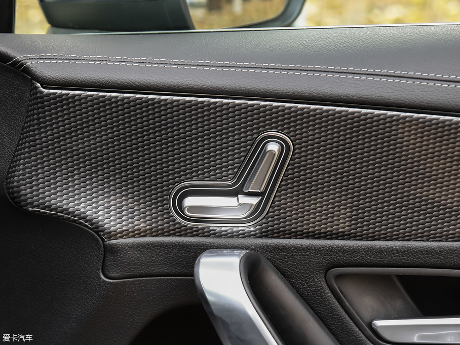 2019YA A 200 L \I܇