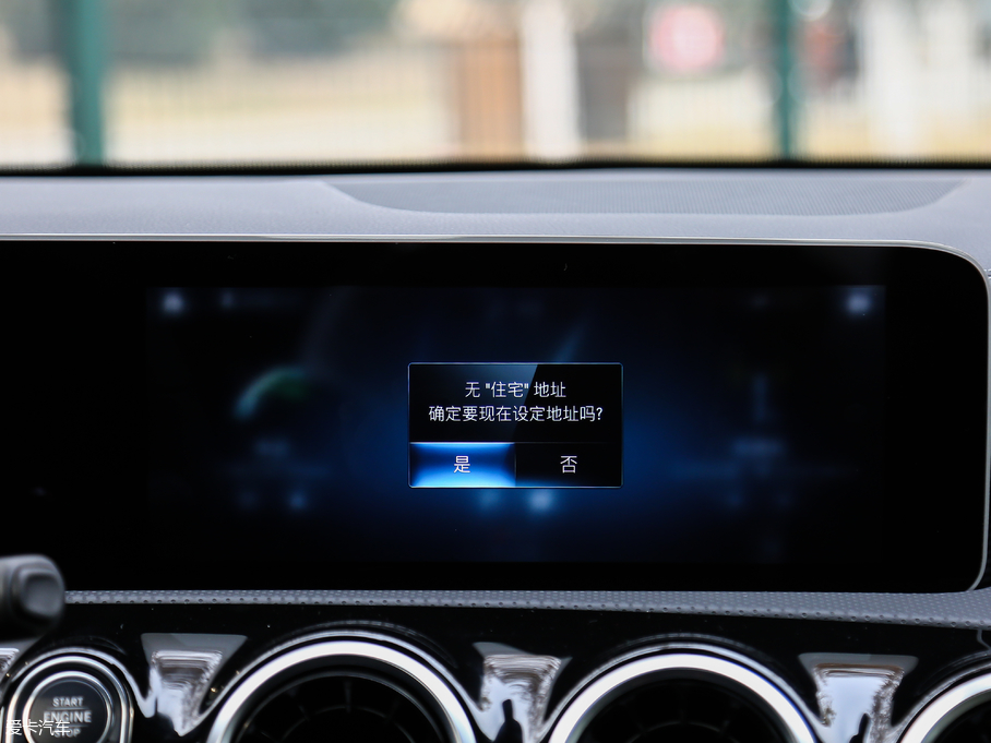 2019YA A 200 L \I܇