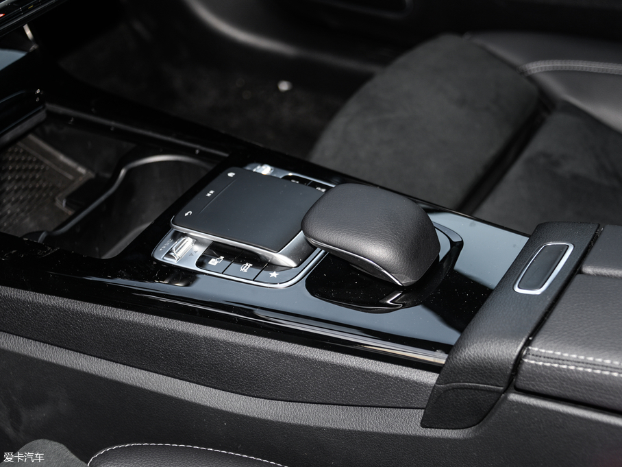 2019YA A 200 L \I܇