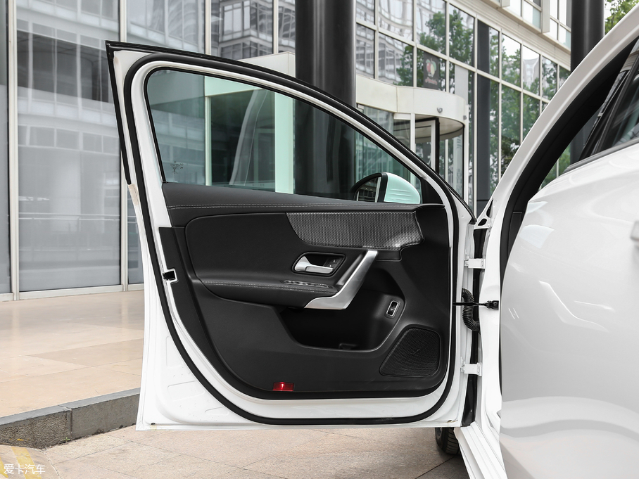 2019YA A 180 L \I܇