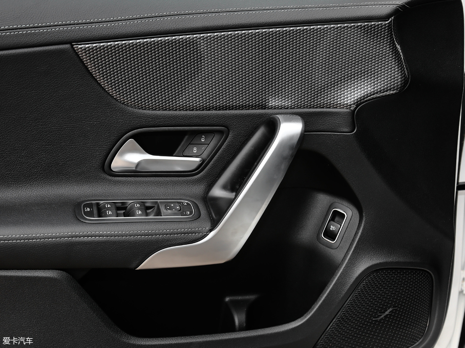 2019YA A 180 L \I܇